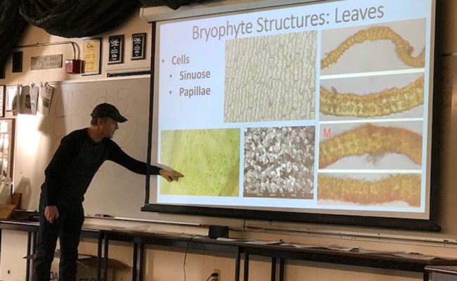 Instructor Scot Loring leading the bryophyte workshop on February 21, 2020. Photo by Linda Finkel.