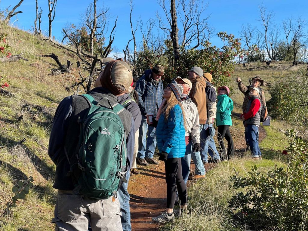 David Ledger and hikers on Westside Trail. J. Hernández.