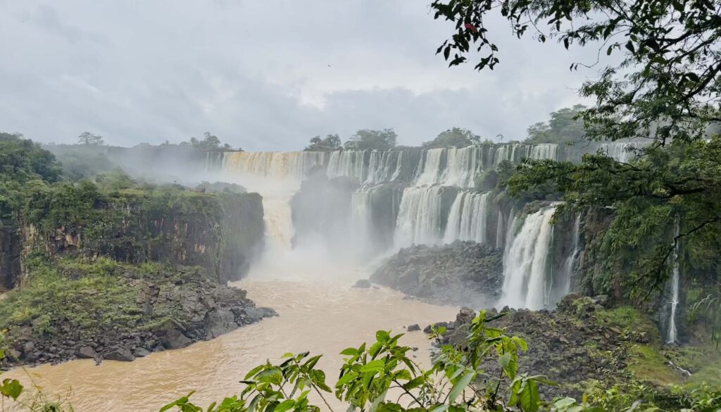 Falls at Parque Nacional Iguazú, Argentina. S. Cassity.