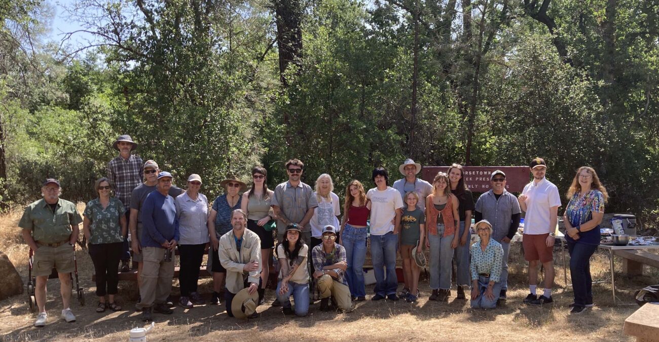 Group photo of picnic participants. Photo by L. Ross