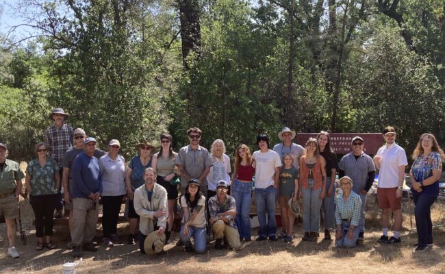 Group photo of picnic participants. Photo by L. Ross