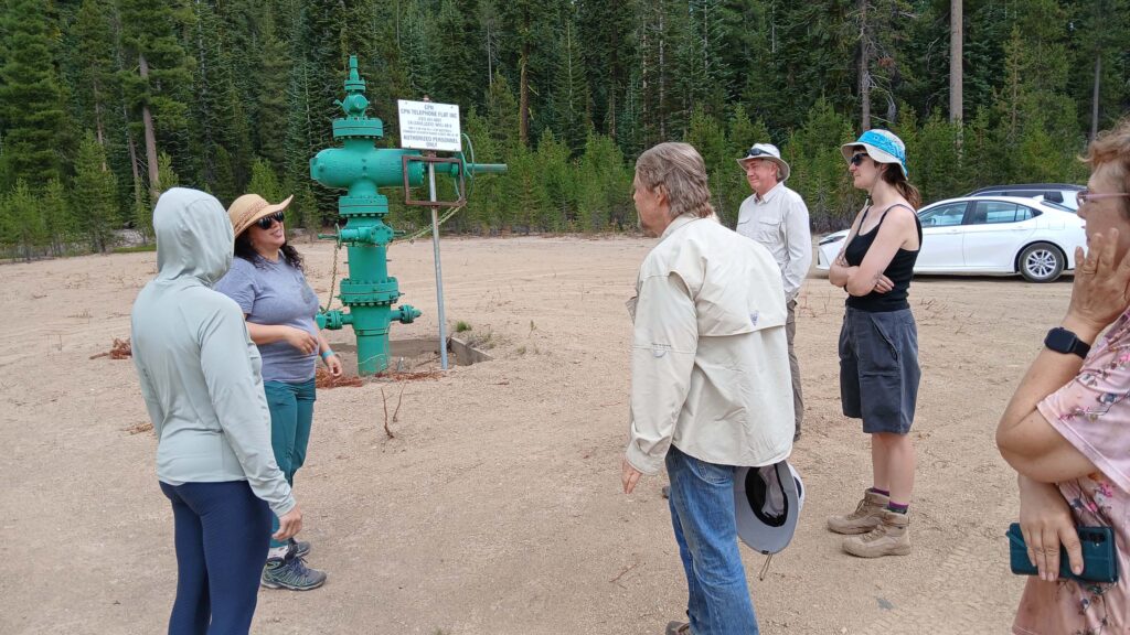 The group checks out a geothermal well at Sáttítla. Photo © M. Weidert.