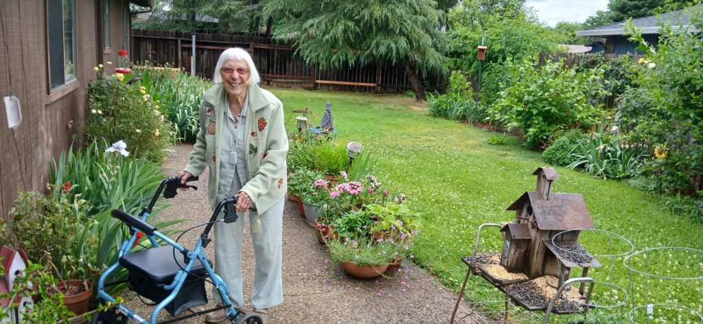 Bea Currie. M. Weidert.