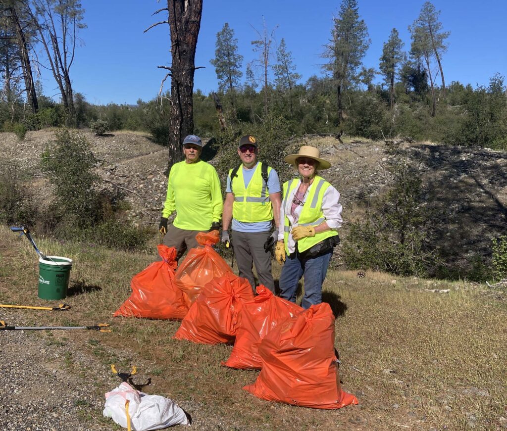 Adopt-a-highway volunteers. L. Ross.