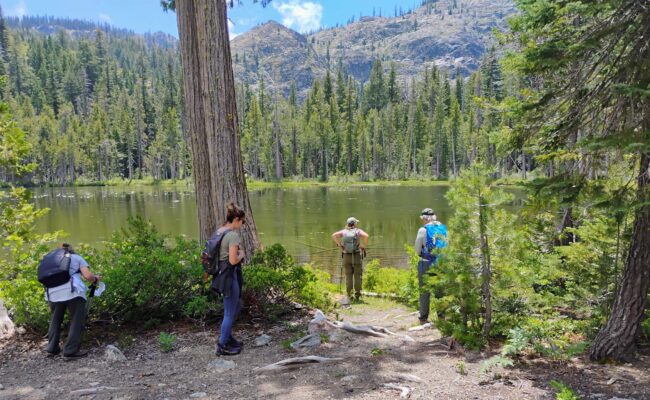 Field trippers at Cliff Lake. D. Ledger.